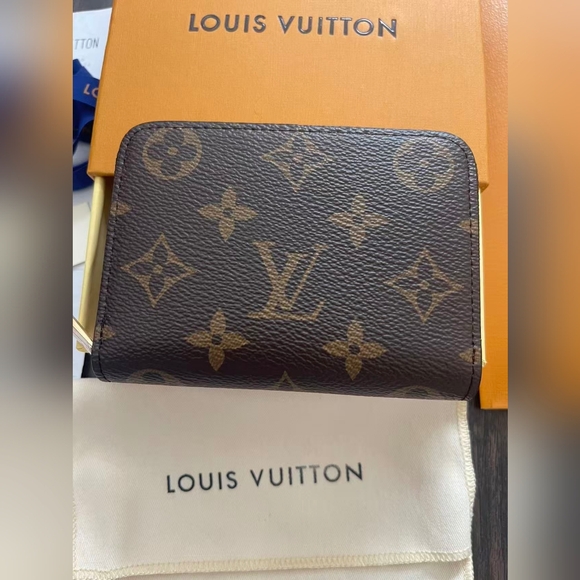 Louis Vuitton Zippy Coin Purse - Picture 4 of 8